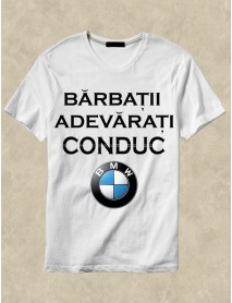 Tricou personalizat alb - Bărbații adevărați conduc BMW Tricou personalizat alb - Bărbații adevărați conduc BMW